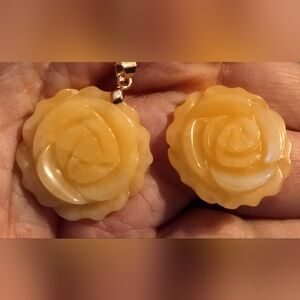 Carved yellow Quartzite Flower Ring and Pendant Necklace in Goldtone Set of 2